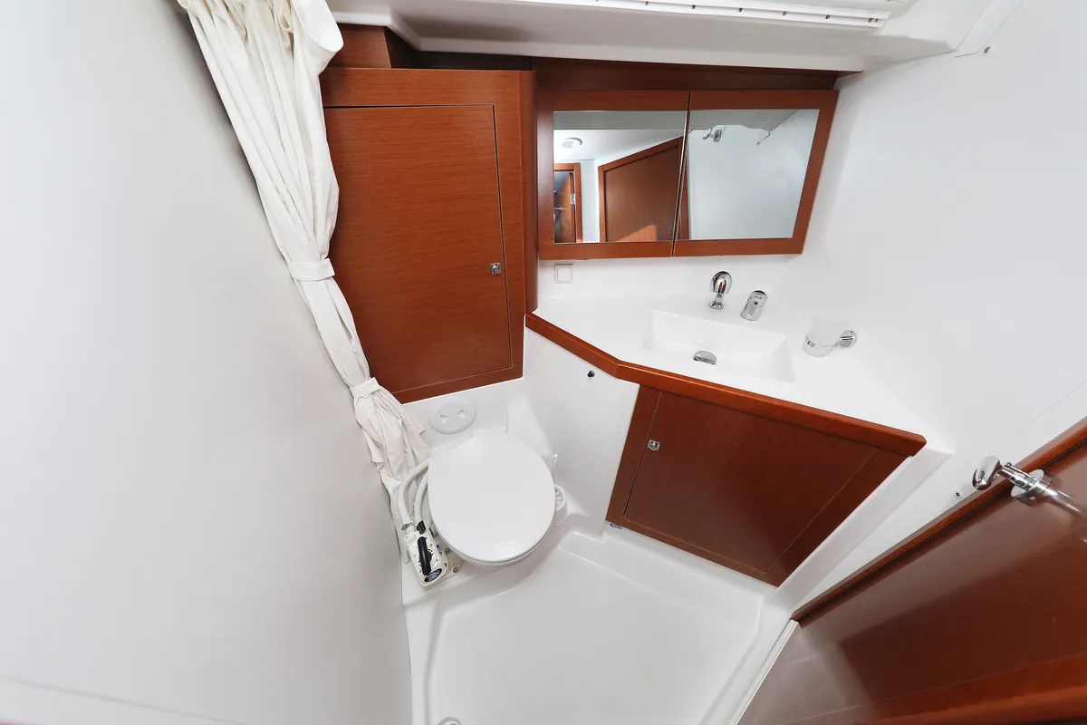 Salon of Zephyra, a Beneteau Oceanis 45 sailboat at Sukošan, Croatia