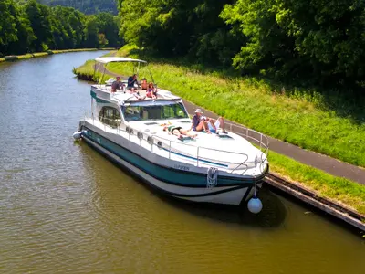 Cruiser Premium+ 8/10 Pers., a Nicols Octo Fly C motorboat at Bernburg, Germany