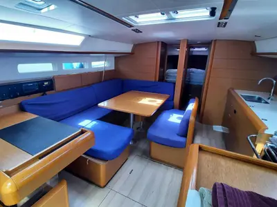 Salon of Hispania Mare, a Jeanneau Sun Odyssey 509 sailboat at Dénia, Spain