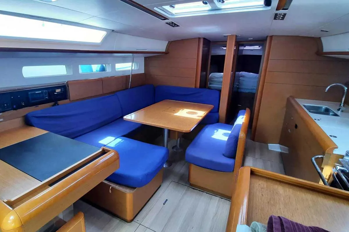 Salon of Hispania Mare, a Jeanneau Sun Odyssey 509 sailboat at Dénia, Spain