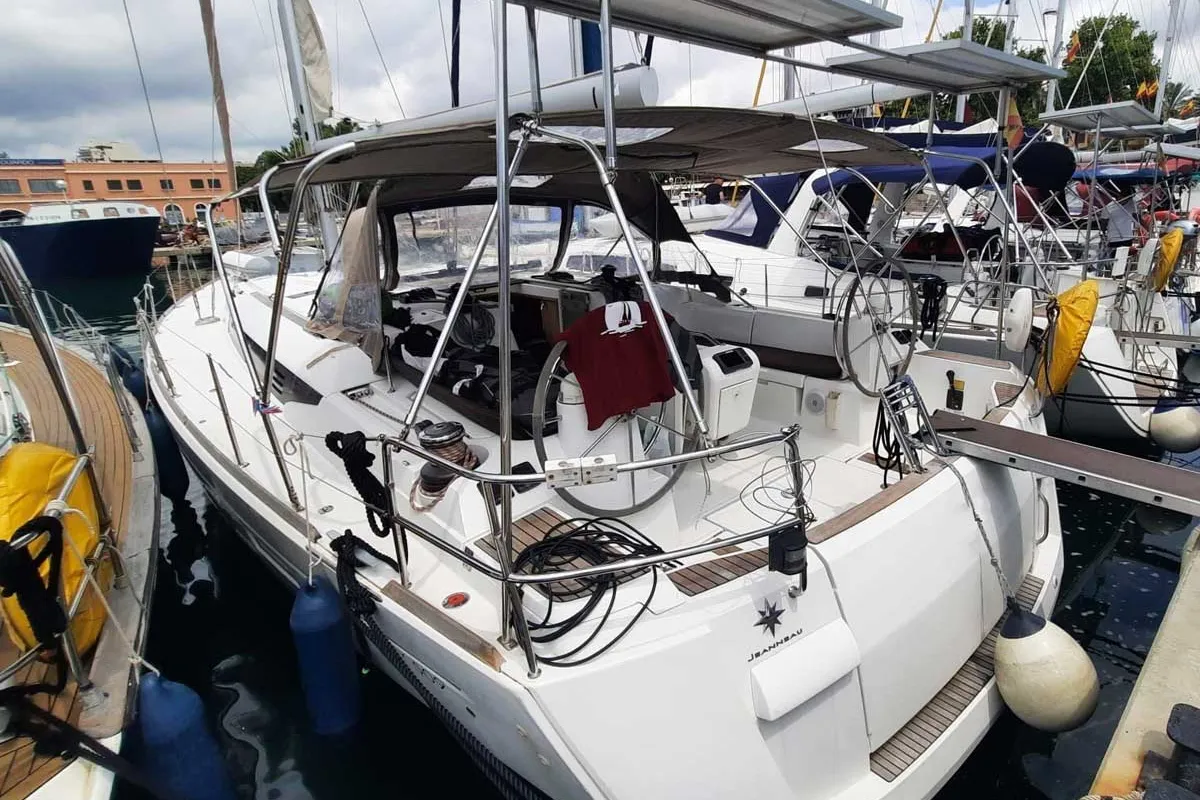 Exterior view of Hispania Mare, a Jeanneau Sun Odyssey 509 sailboat at Dénia, Spain