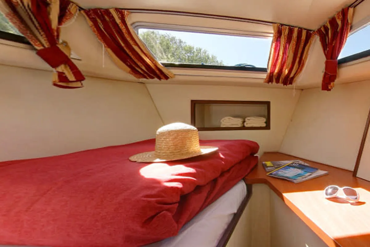 Cabin on Continentale - Budget 12, a Cygnet Continentale motorboat at Portiragnes, France