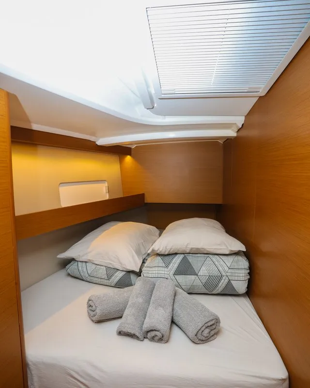 Cabin on Nygma Prime, a Jeanneau Sun Odyssey 490 sailboat at Kaštela, Croatia