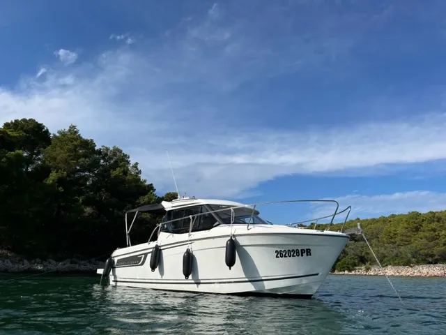 Cockpit of no name, a Jeanneau Merry Fisher 695 motorboat at Općina Sukošan, Croatia