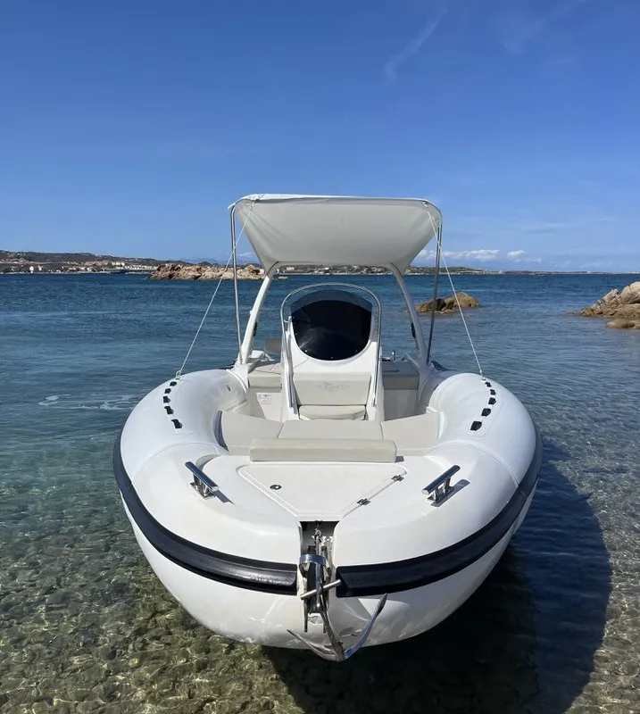Uno, a Altamarea Wave 23 motorboat at Cannigione, Italy