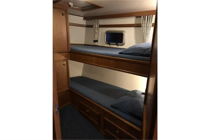 Cabin on Ryanne, a De Drait Kotterjacht 13.5 GL motorboat at Woudsend, Netherlands