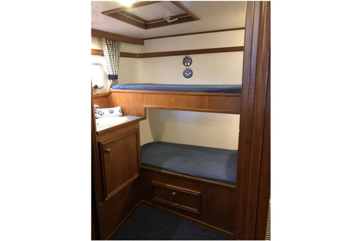 Cabin on Ryanne, a De Drait Kotterjacht 13.5 GL motorboat at Woudsend, Netherlands