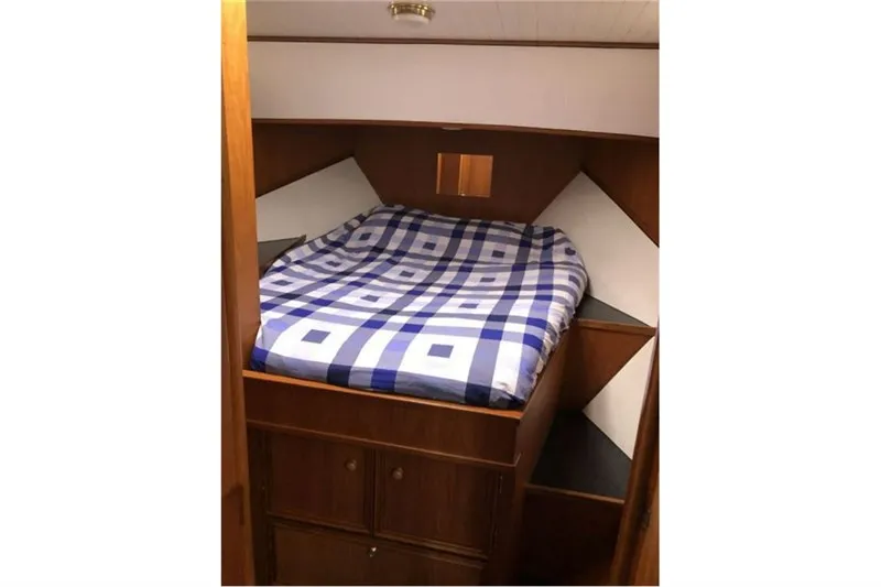 Cabin on Ryanne, a De Drait Kotterjacht 13.5 GL motorboat at Woudsend, Netherlands