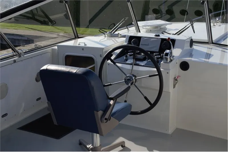 Cockpit of Ryanne, a De Drait Kotterjacht 13.5 GL motorboat at Woudsend, Netherlands