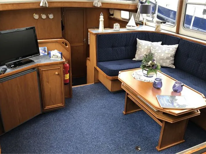 Salon of Ryanne, a De Drait Kotterjacht 13.5 GL motorboat at Woudsend, Netherlands