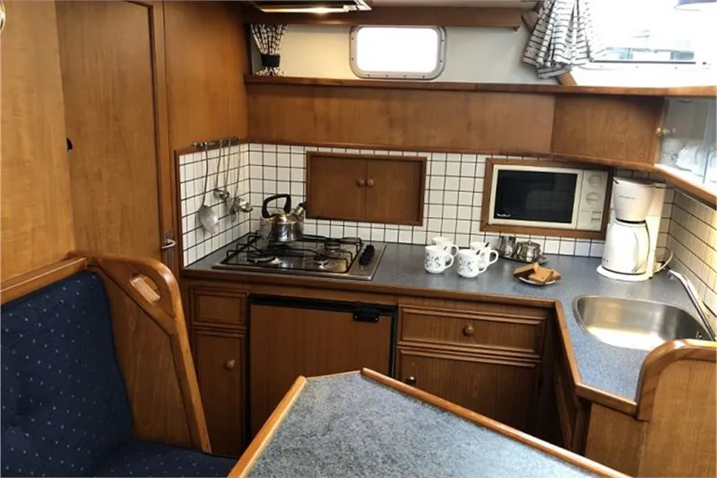 Galley of Ryanne, a De Drait Kotterjacht 13.5 GL motorboat at Woudsend, Netherlands