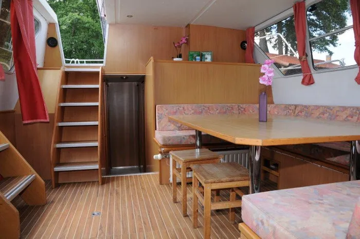 Salon of Athene, a Gulet Tarpon 42 N motorboat at Lübz, Germany