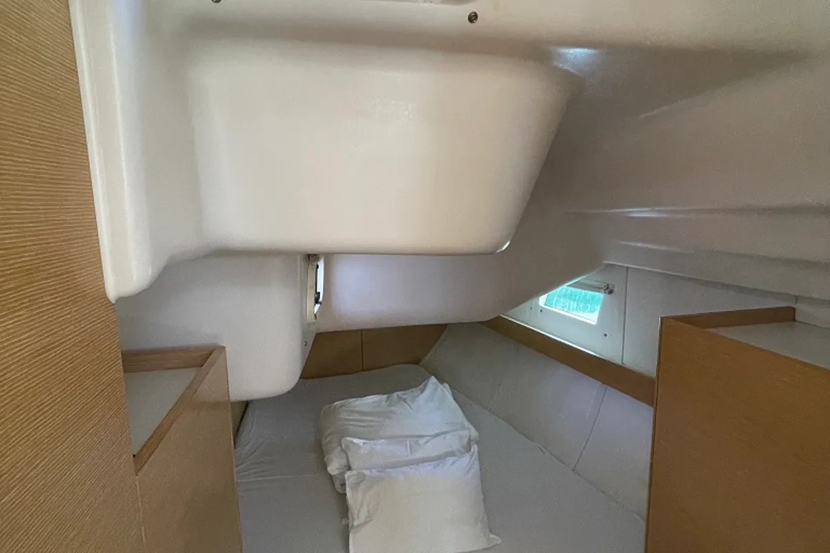 Cabin on Sagitta, a Elan 444 Impression sailboat at Sukošan, Croatia