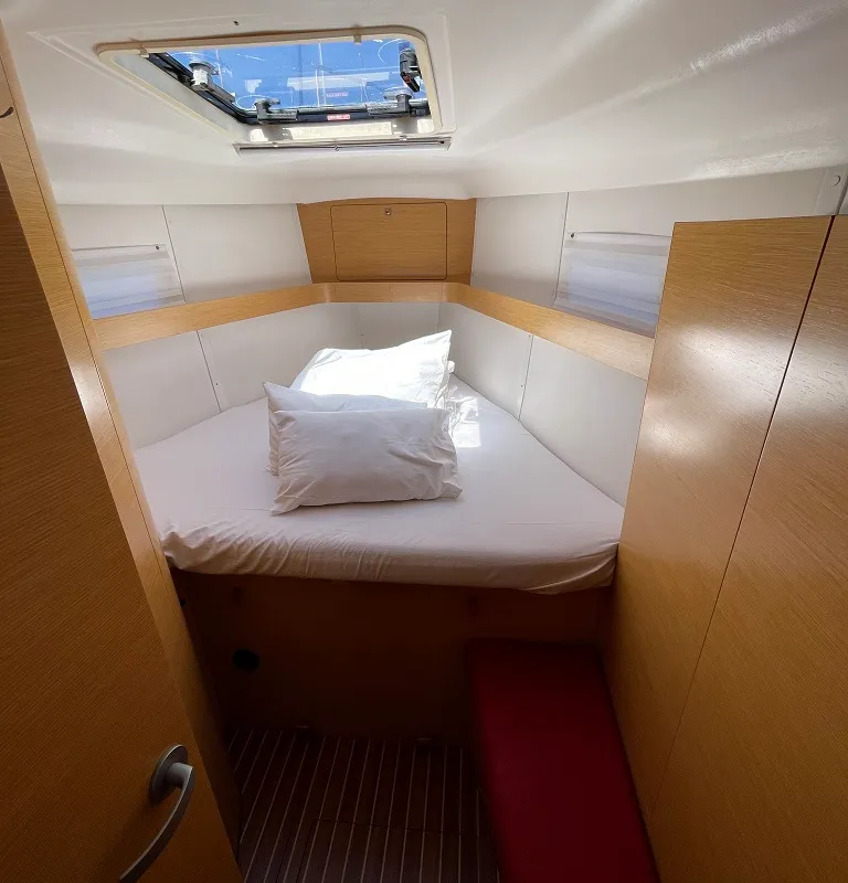 Cabin on Sagitta, a Elan 444 Impression sailboat at Sukošan, Croatia