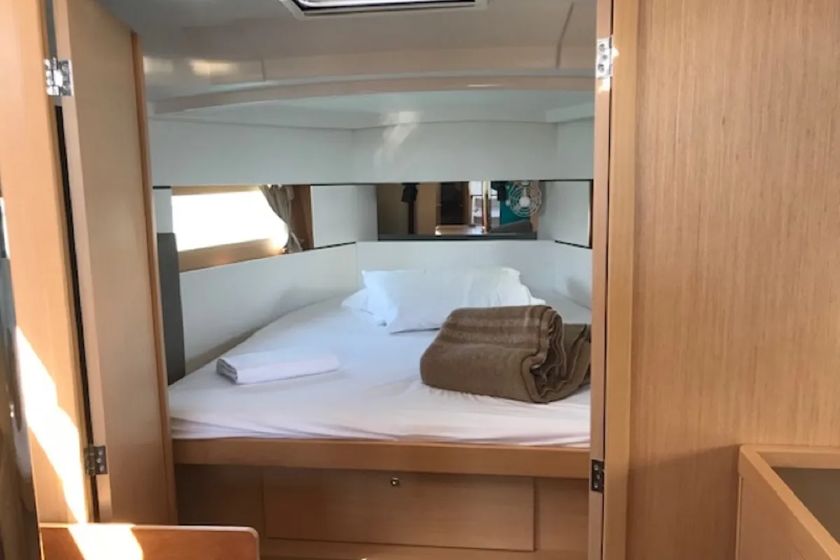 Cabin on Zosma, a Beneteau Oceanis 38.1 sailboat at Rosignano Solvay, Italy