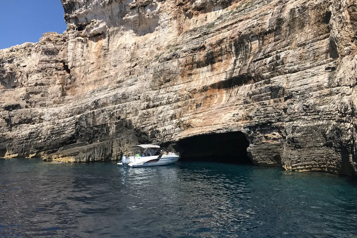 Beneath Flyer 7.7 Space Deck, a Beneteau Flyer 7.7 Space Deck motorboat at Grad Trogir, Croatia