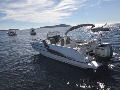 Beneath Flyer 7.7 Space Deck, a Beneteau Flyer 7.7 Space Deck motorboat at Grad Trogir, Croatia