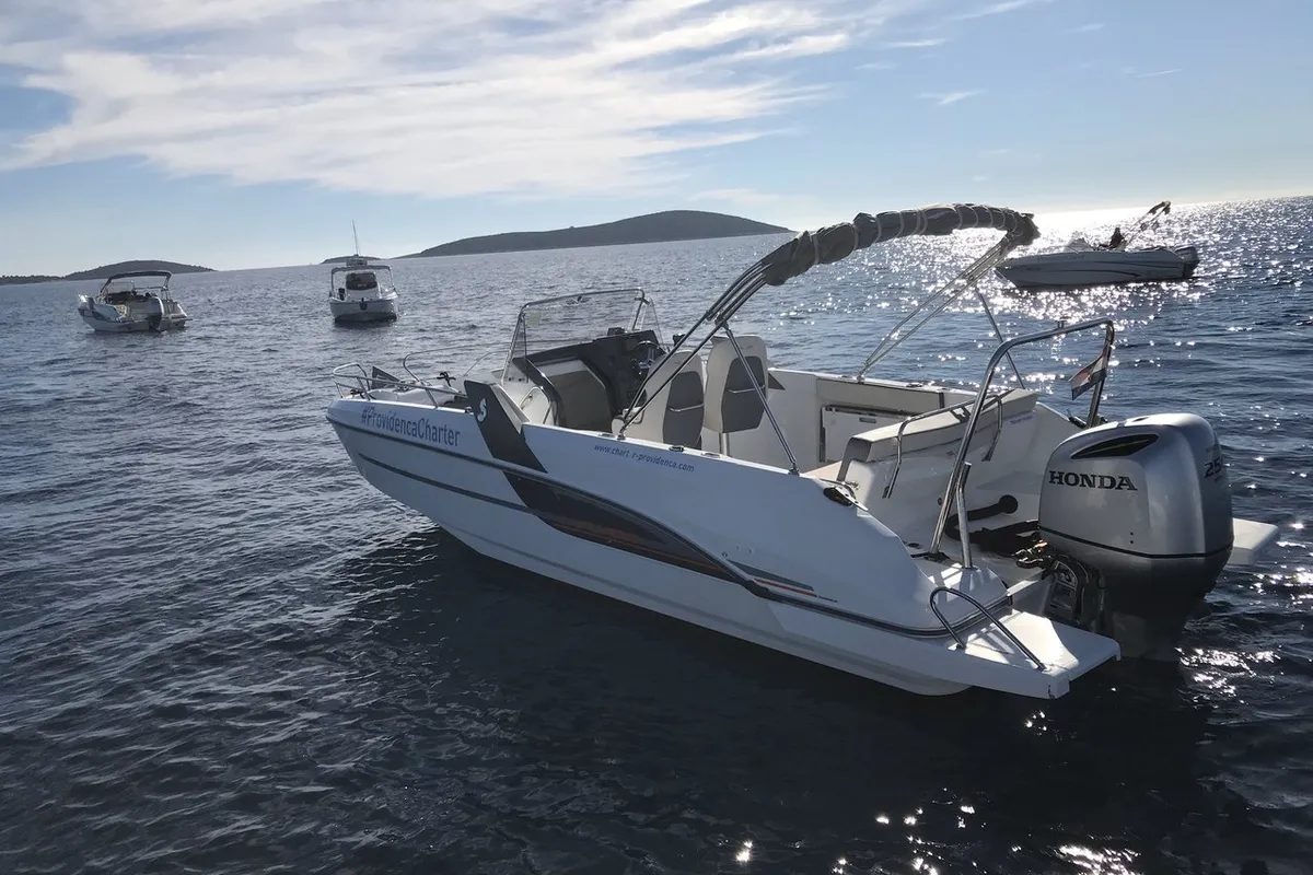 Beneath Flyer 7.7 Space Deck, a Beneteau Flyer 7.7 Space Deck motorboat at Grad Trogir, Croatia