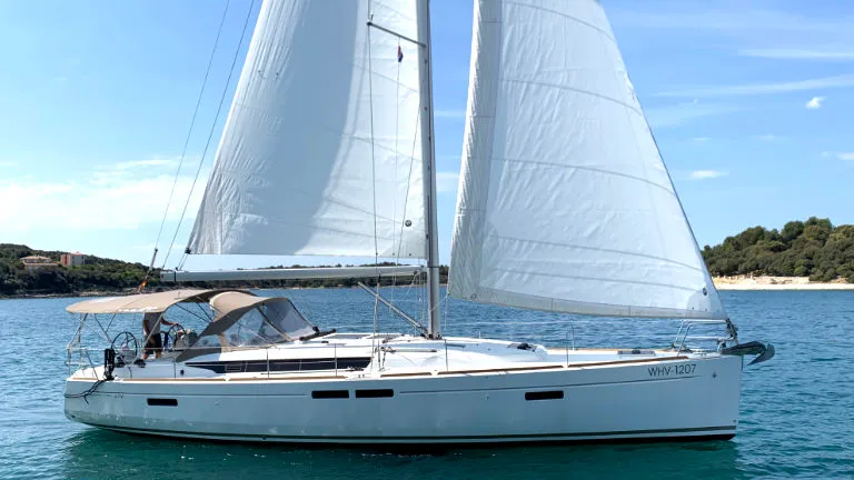 Salon of Vencel, a Jeanneau Sun Odyssey 479 sailboat at Grad Pula, Croatia