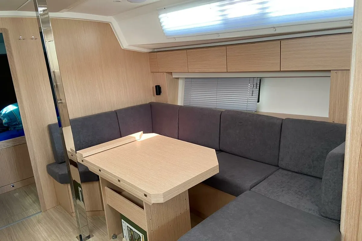 Salon of Seawave, a Bavaria C42 sailboat at Općina Vrsar, Croatia