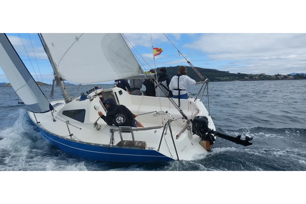 Cockpit of Comfort, a Gulet Yatlant 24 sailboat at Baiona, Spain