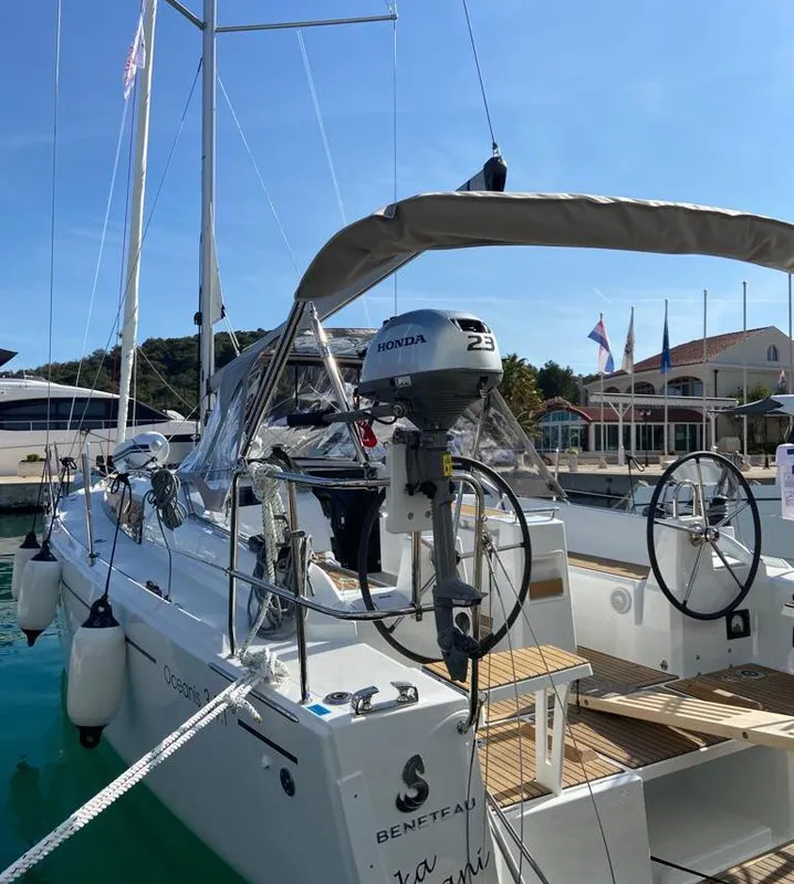 Deck of Ka Nani, a Beneteau Oceanis 34.1 sailboat at Općina Rogoznica, Croatia
