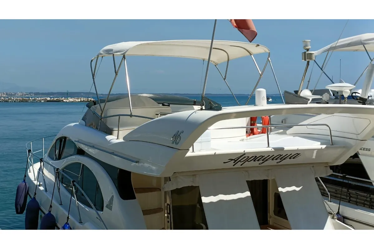 Exterior view of Azimut 46, a Azimut 46 motorboat at Nettuno, Italy