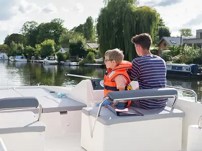 Cockpit of Horizon 4, a Cygnet Horizon 4 motorboat at Rheinsberg, Germany