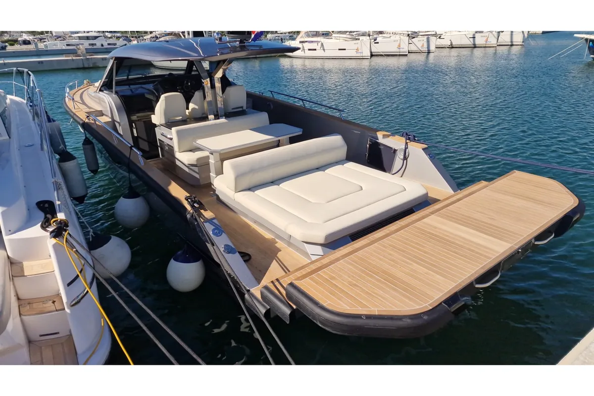 Exterior view of ALMA, a Focus Forza 37 motorboat at Saint-Tropez, France