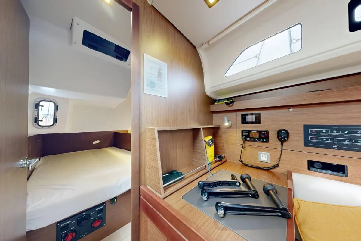 Cabin on Tagada 4, a Beneteau Oceanis 40.1 sailboat at Saint-Cast-le-Guildo, France