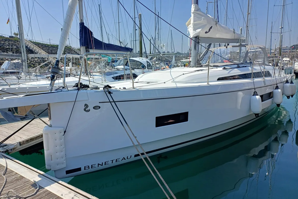 Exterior view of Tagada 4, a Beneteau Oceanis 40.1 sailboat at Saint-Cast-le-Guildo, France