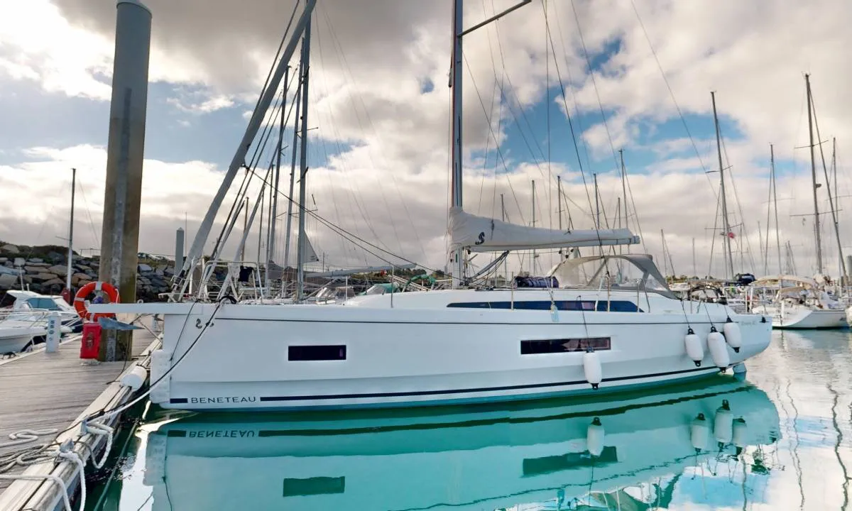 Exterior view of Tagada 4, a Beneteau Oceanis 40.1 sailboat at Saint-Cast-le-Guildo, France