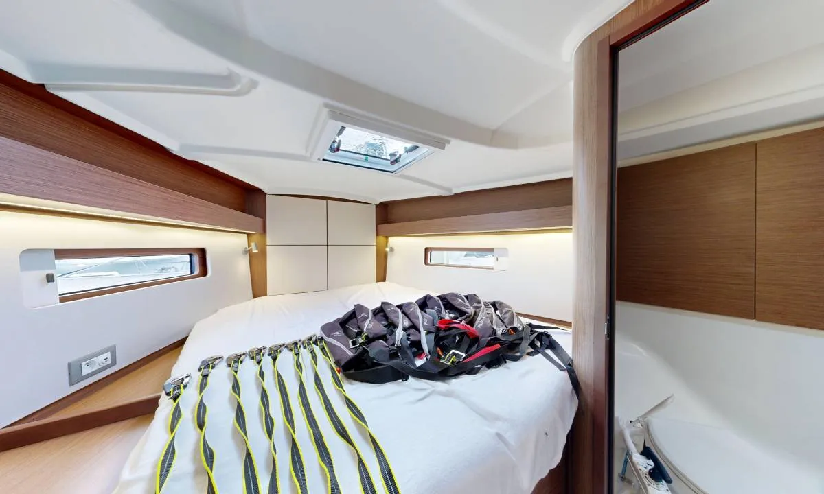 Cabin on Tagada 4, a Beneteau Oceanis 40.1 sailboat at Saint-Cast-le-Guildo, France