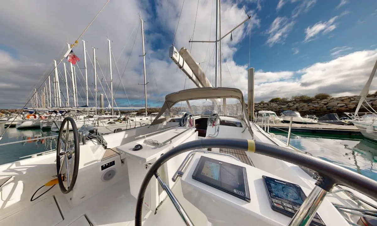 Cockpit of Tagada 4, a Beneteau Oceanis 40.1 sailboat at Saint-Cast-le-Guildo, France