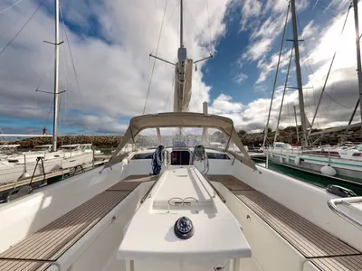 Deck of Tagada 4, a Beneteau Oceanis 40.1 sailboat at Saint-Cast-le-Guildo, France