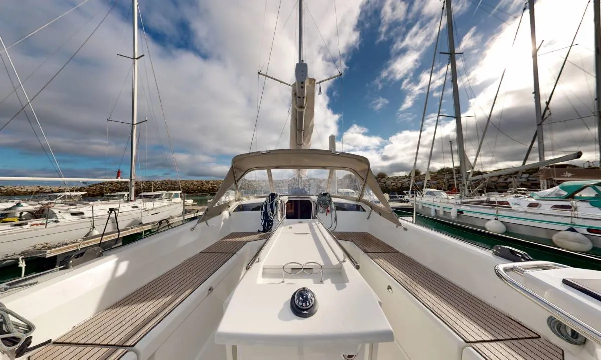 Deck of Tagada 4, a Beneteau Oceanis 40.1 sailboat at Saint-Cast-le-Guildo, France