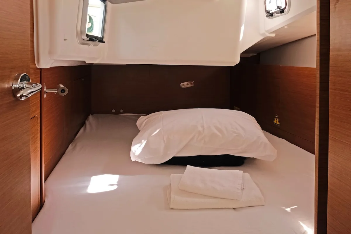 Cabin on Bella Ciao, a Jeanneau Sun Odyssey 410 sailboat at Split, Croatia