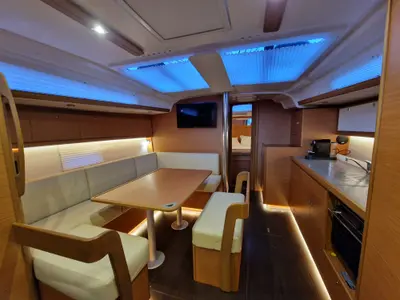 Salon of SELENE, a Dufour 430 sailboat at Ragusa, Italy