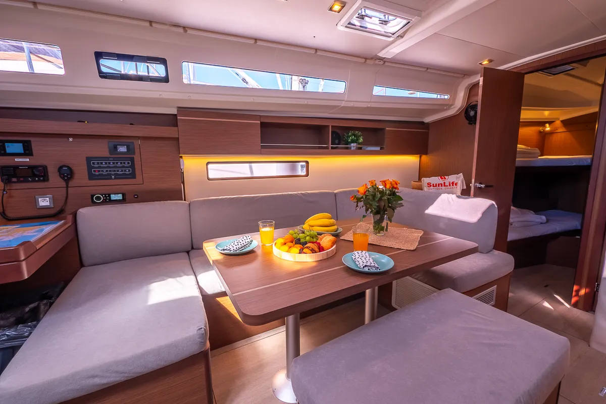 Cabin on Mamma Mia, a Beneteau Oceanis 40.1 sailboat at Split, Croatia