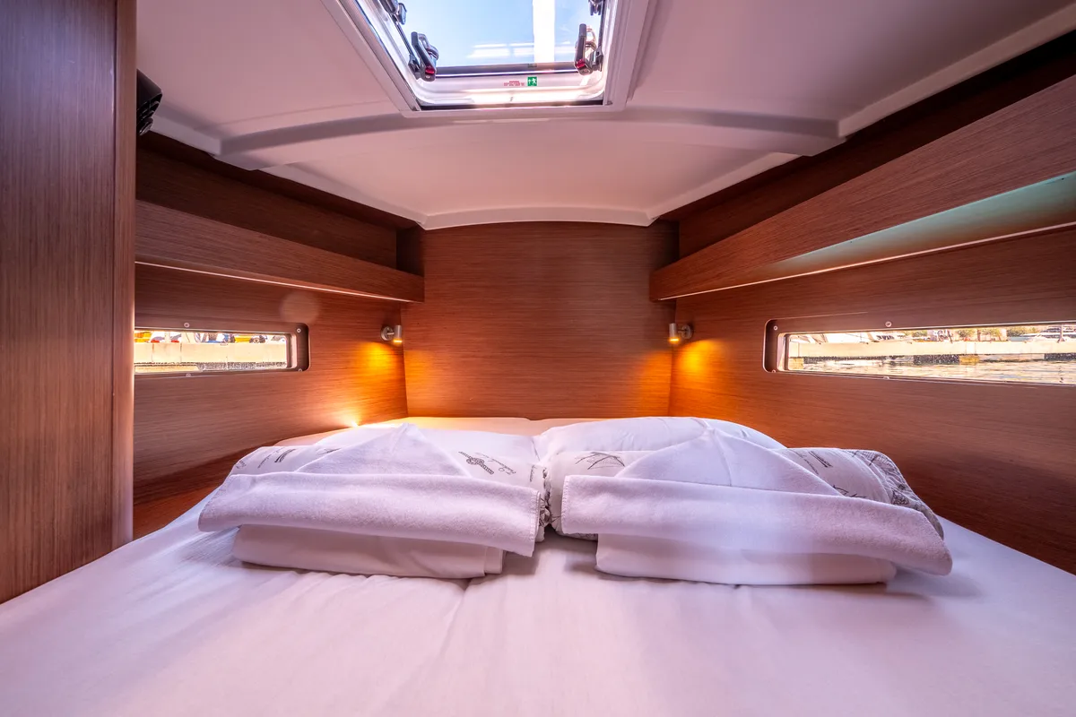 Cabin on Mamma Mia, a Beneteau Oceanis 40.1 sailboat at Split, Croatia