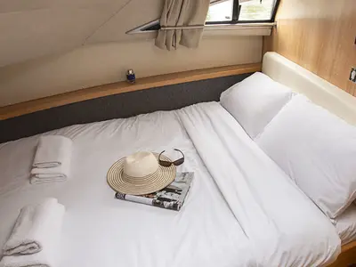Cabin on Classique Star - Budget 14, a Cygnet Classique Star motorboat at Decize, France