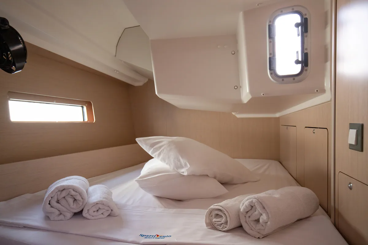 Cabin on Gea, a Beneteau Oceanis 40.1 sailboat at Salerno, Italy