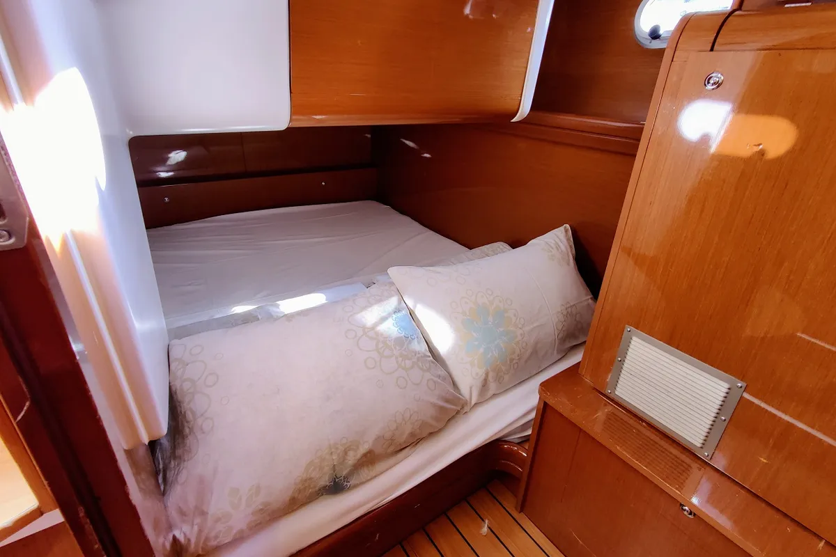 Cabin on Ardea, a Beneteau Antares 13,80 motor yacht at Općina Sukošan, Croatia