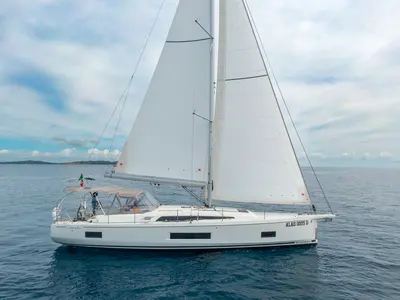 Circe, a Beneteau Oceanis 46.1 sailboat at Cannigione, Italy