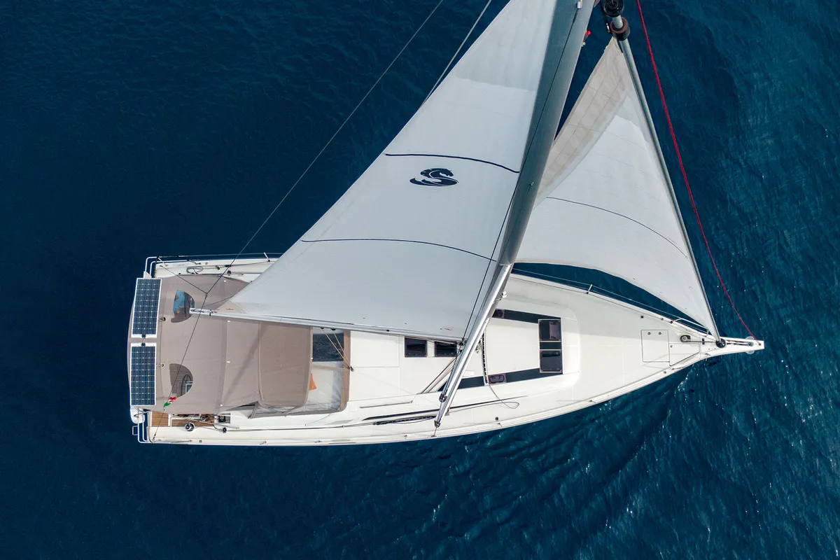 Circe, a Beneteau Oceanis 46.1 sailboat at Cannigione, Italy