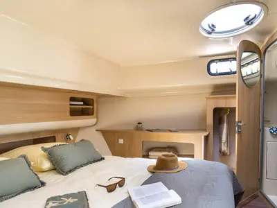 Cruiser Premium+ 6/8 Pers., a Nicols Estivale Sixto+ motorboat at Glénac