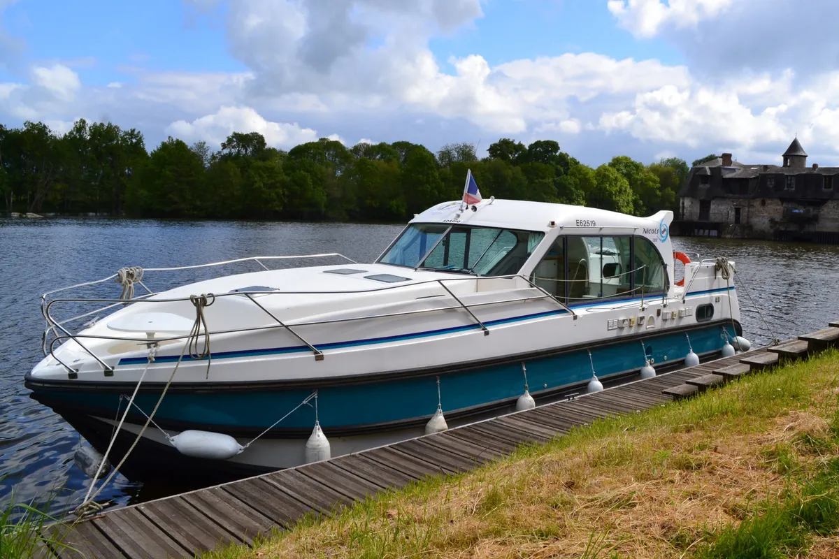 Exterior view of Concerto 1, a Nicols Confort 1100 motorboat at Sablé-sur-Sarthe, France