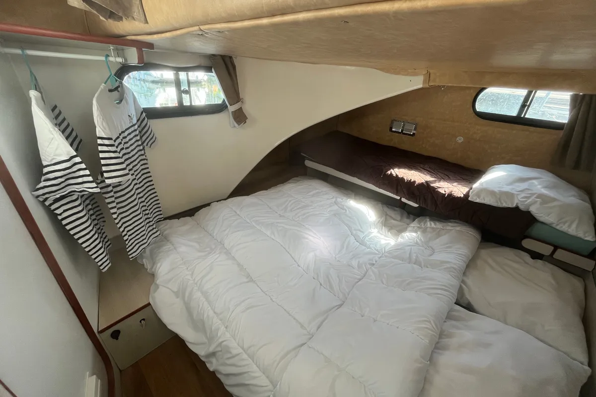 Cabin on Concerto 1, a Nicols Confort 1100 motorboat at Sablé-sur-Sarthe, France