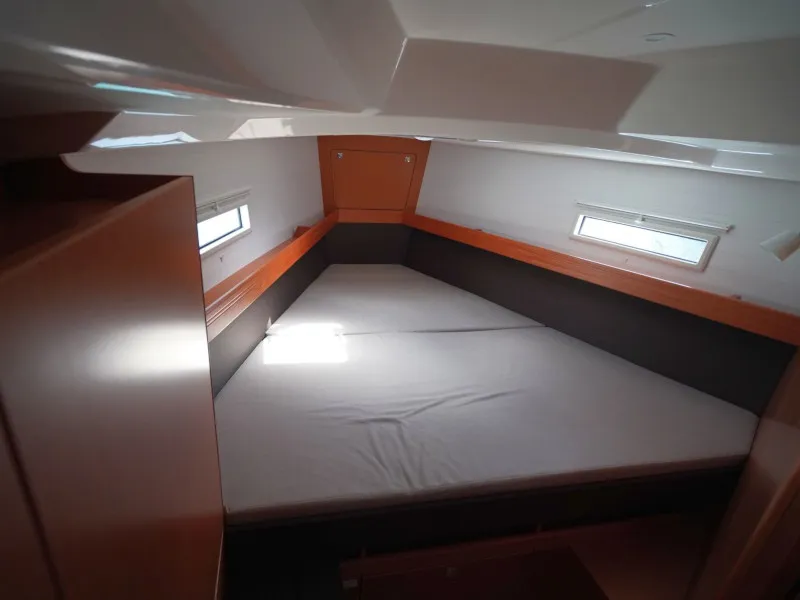 Cabin on Carlotta, a Bavaria 41 Cruiser sailboat at Vibo Valentia, Italy
