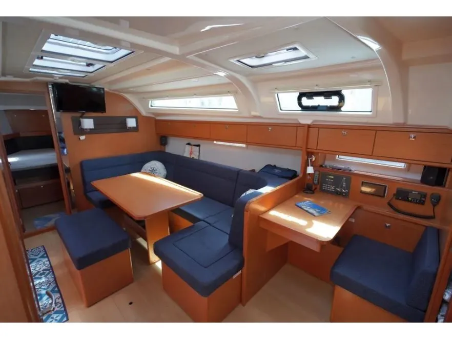 Salon of Carlotta, a Bavaria 41 Cruiser sailboat at Vibo Valentia, Italy